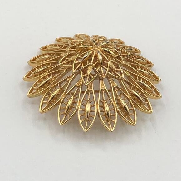 Monet Vintage Gold Tone Dome Brooch Layered Open Work Starburst Flower Pin MCM - Picture 8 of 11